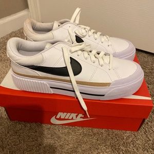 Nike Court Legacy